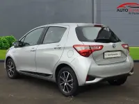 Gebraucht Toyota Yaris Hybrid Team 75 PS (55 kW) 2018 Silber Limousine
