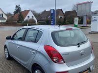 Gebraucht Hyundai i20 85 PS (62 kW) 2012 Grau Kleinwagen