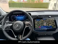 Używany Mercedes E400 381 KM (280 kW) 2024 Srebrny Sedan/Limuzyna