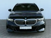 Gebraucht BMW 550e M Sport 313 PS (230 kW) 2025 Saphrischwarz met. Kombi