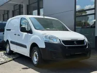 Gebraucht Peugeot Partner Premium 99 PS (72 kW) 2018 Lack weiss banquise/deckende l Van / Kleinbus