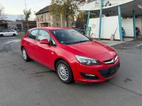 Używany Opel Astra Active 101 KM (74 kW) 2013 Czerwony Sedan/Limuzyna