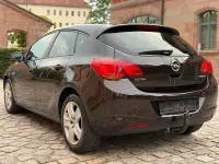 Gebraucht Opel Astra Design Edition 131 PS (96 kW) 2011 Braun Limousine