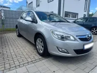 Gebraucht Opel Astra 116 PS (85 kW) 2011 Silber Kleinwagen