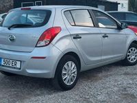 Gebraucht Hyundai i20 Classic 86 PS (63 kW) 2015 Silber Kleinwagen