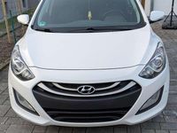 Gebraucht Hyundai i30 Style 135 PS (99 kW) 2015 Weiß Kombi
