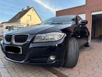 Gebraucht BMW 318 143 PS (105 kW) 2010 Schwarz Limousine