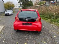 Gebraucht Toyota Aygo 68 PS (50 kW) 2007 Rot Kleinwagen