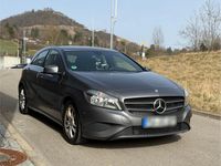 Gebraucht Mercedes A180 122 PS (89 kW) 2015 Grau Kleinwagen