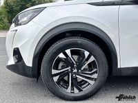 Gebraucht Peugeot e-2008 Allure 100 kW (136 PS) 2021 Perlmutt weiß perleffekt SUV