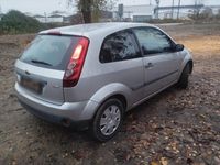 Gebraucht Ford Fiesta 68 PS (50 kW) 2006 Silber Kleinwagen