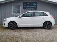 Gebraucht Hyundai i30 Select 120 PS (88 kW) 2017 Weiß Limousine