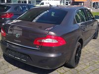 Gebraucht Skoda Superb Elegance 170 PS (125 kW) 2011 Grau Limousine