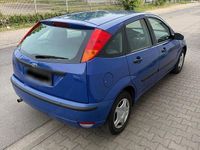 Usata Ford Focus 100 CV (73 kW) 2002 Blu Berlina