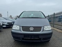 Gebraucht VW Sharan Trendline 140 PS (102 kW) 2009 Grau Van / Kleinbus