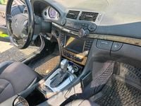 Usado Mercedes E320 204 HP (150 kW) 2004 Preto Carrinha