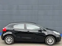Używany Kia Rio 86 KM (63 kW) 2012 Czarny Sedan/Limuzyna