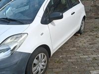 Gebraucht Toyota Yaris 70 PS (51 kW) 2010 Weiß Kleinwagen