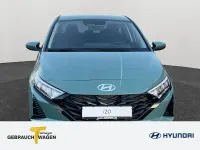 Gebraucht Hyundai i20 Comfort 101 PS (74 kW) 2024 Dragon red Kleinwagen