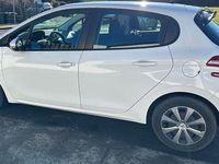 Gebraucht Peugeot 208 Active 68 PS (50 kW) 2013 Weiß Kleinwagen
