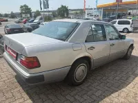 Gebraucht Mercedes E250 94 PS (69 kW) 1992 Silber Limousine