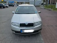 Używany Skoda Fabia 80 KM (58 kW) 2004 Srebrny Sedan/Limuzyna