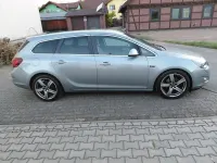 Używany Opel Astra Innovation 140 KM (102 kW) 2011 Srebrny Kombi