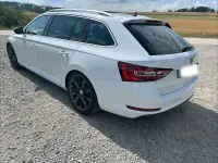 Gebraucht Skoda Superb LAURIN & KLEMENT 150 PS (110 kW) 2017 Weiß Kombi