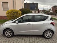 Gebraucht Hyundai i10 Classic 67 PS (49 kW) 2017 Silber Kleinwagen