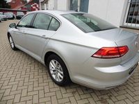 Gebraucht VW Passat Trendline 125 PS (91 kW) 2015 Schwarz Kombi
