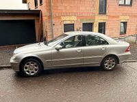 Gebraucht Mercedes C200 123 PS (90 kW) 2005 Silber Limousine