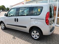 Gebraucht Opel Combo Edition 95 PS (69 kW) 2016 Silber Van / Kleinbus