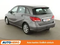 Gebraucht Mercedes B180 Style 122 PS (89 kW) 2015 Grau Kleinwagen