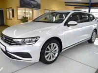 Gebraucht VW Passat Basis 150 PS (110 kW) 2023 Weiß Kombi