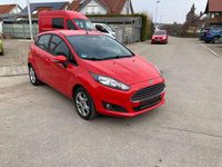 Gebraucht Ford Fiesta Trend 101 PS (74 kW) 2016 Racerot Kleinwagen