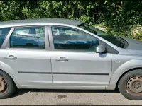 Usado Ford Focus 115 CV (84 kW) 2006 Plateado Familiar