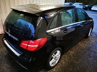 Gebraucht Mercedes B180 122 PS (89 kW) 2015 Schwarz Van / Kleinbus