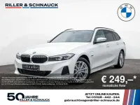 Gebraucht BMW 330e Sport Line 292 PS (214 kW) 2023 Weiß Limousine