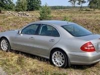 Używany Mercedes E320 Elegance 224 KM (164 kW) 2004 Srebrny Sedan/Limuzyna