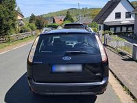Gebraucht Ford Focus 101 PS (74 kW) 2011 Schwarz Kombi