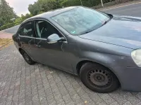 Gebraucht VW Jetta 115 PS (84 kW) 2005 Grau Limousine