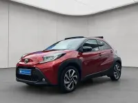 Neu Toyota Aygo X Play 72 PS (52 kW) 2025 Chili red / night sky bl SUV