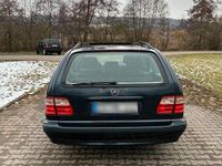 Gebraucht Mercedes E200 163 PS (119 kW) 2001 Schwarz Limousine