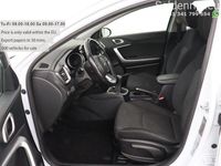 Gebraucht Kia Ceed Comfort 120 PS (88 kW) 2022 Weiß Kleinwagen