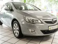 Gebraucht Opel Astra Cosmo 140 PS (102 kW) 2010 Silbersee/perl silber (m2) Limousine