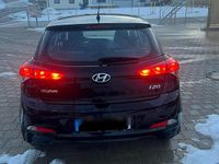 Gebraucht Hyundai i20 75 PS (55 kW) 2016 Schwarz Limousine