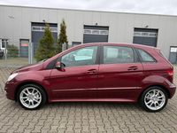 Gebraucht Mercedes B180 116 PS (85 kW) 2011 Saturnrot Van / Kleinbus