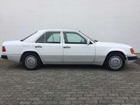 Gebraucht Mercedes E200 118 PS (86 kW) 1992 Weiss Limousine
