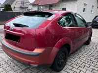 Używany Ford Focus Ambiente 101 KM (74 kW) 2007 Czerwony Sedan/Limuzyna