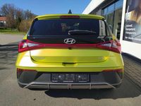 Gebraucht Hyundai i20 Select 84 PS (61 kW) 2023 Lucid lime / met Kleinwagen